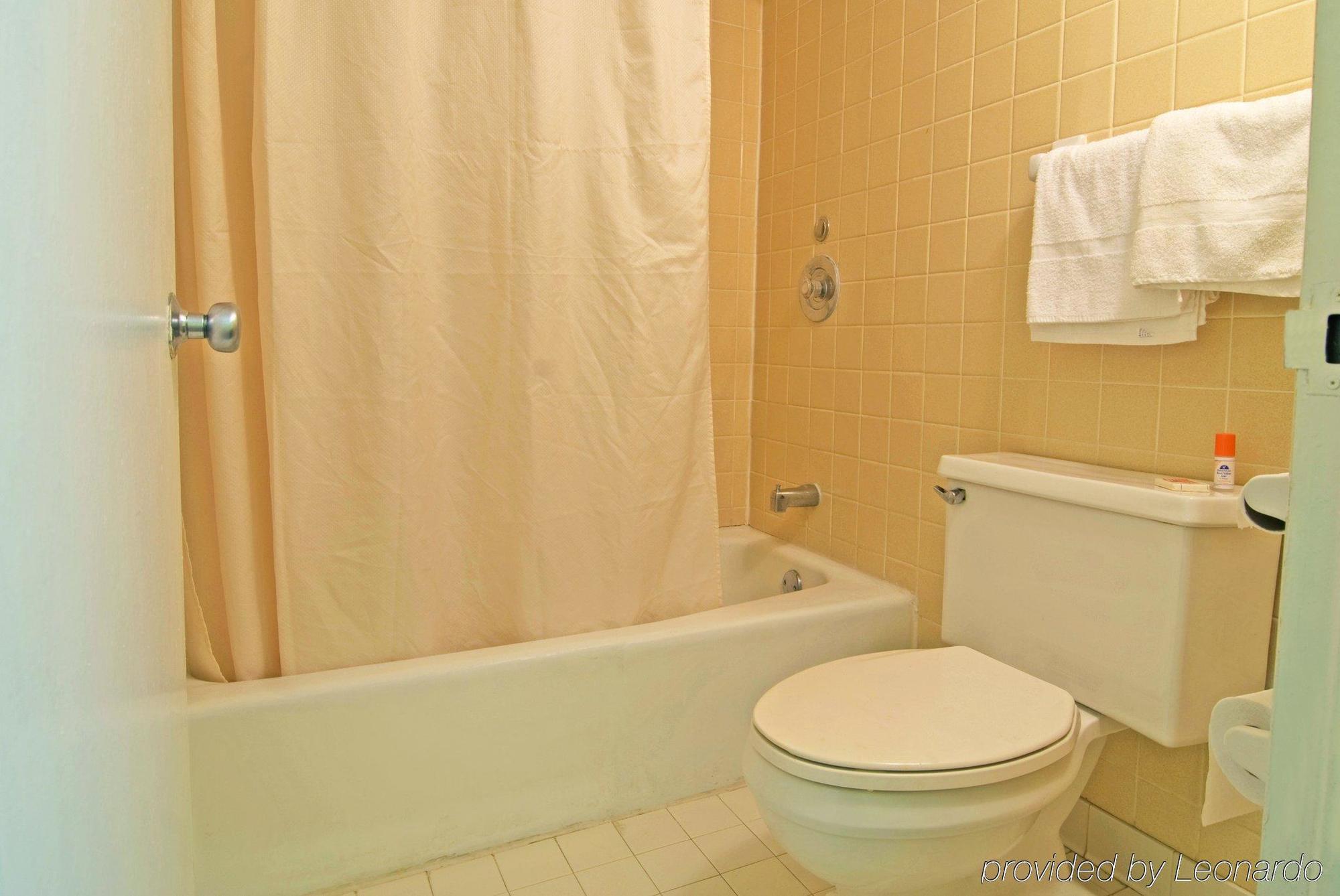 Days Inn By Wyndham Monroe Nc 객실 사진