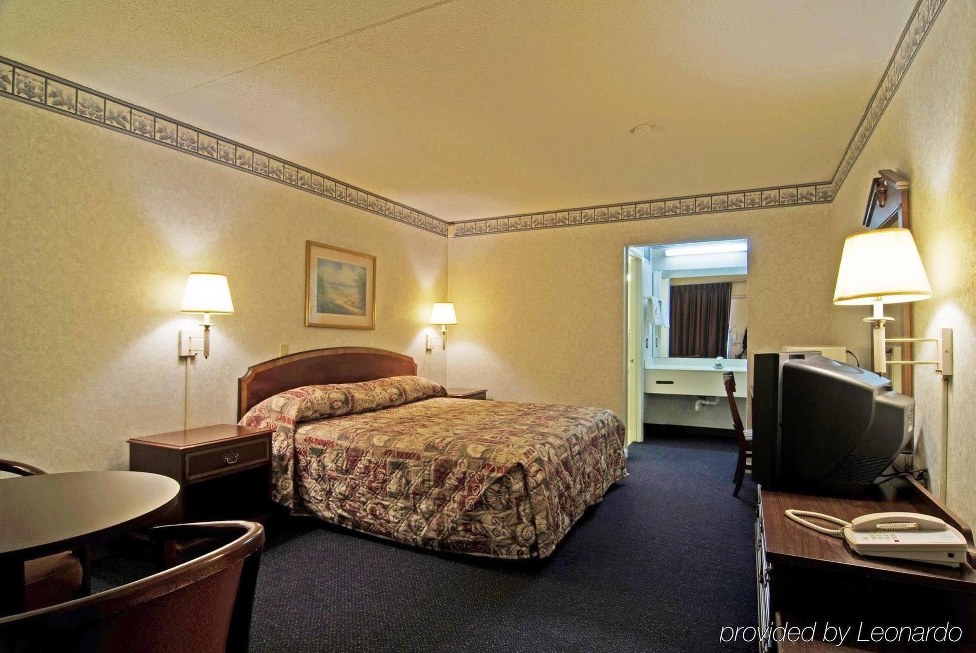 Days Inn By Wyndham Monroe Nc 객실 사진