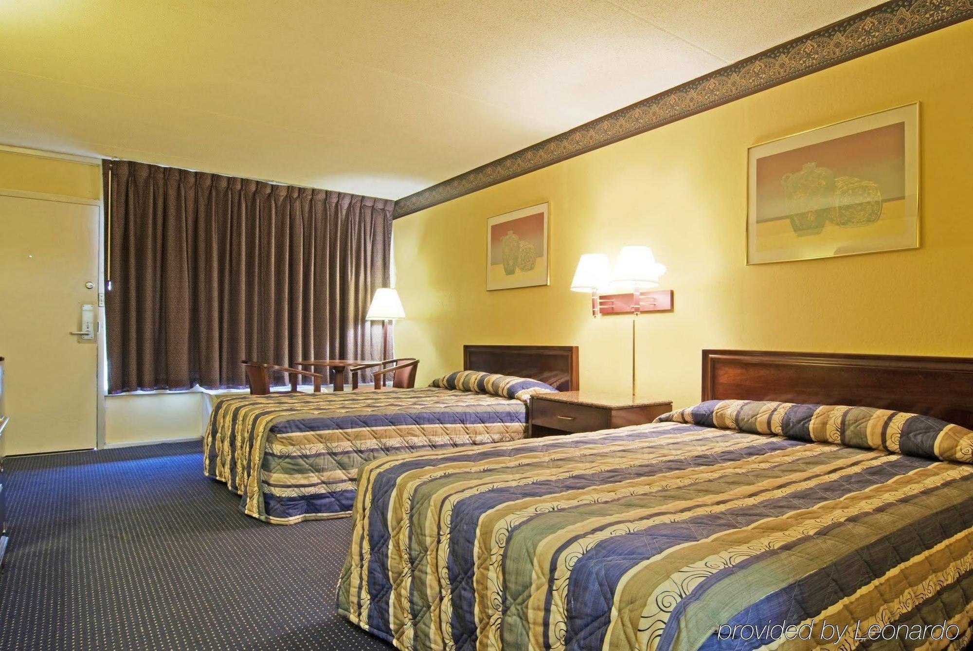 Days Inn By Wyndham Monroe Nc 객실 사진